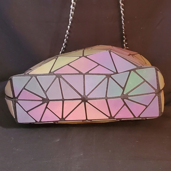 Holographic Geometric Bag - Picture 5 of 7